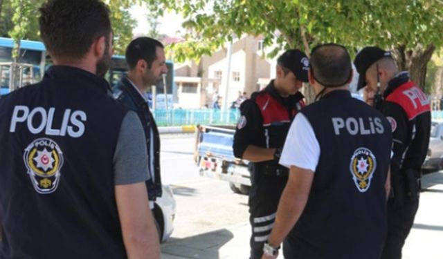İstanbul'da okul önlerinde denetim: Aranan 3 bin 708 kişi yakalandı