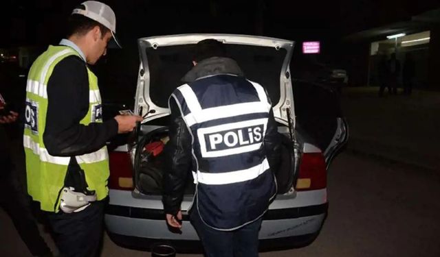 İzmir'de asayiş uygulaması: 400 gözaltı