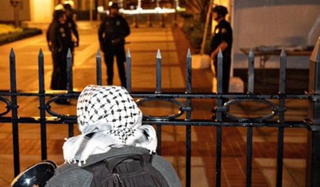 Los Angeles polisi Filistin destekçisi öğrencilerin kampını boşalttı