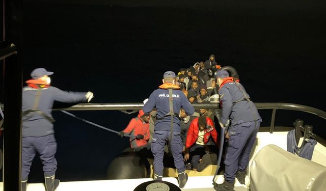 Muğla açıklarında 57 düzensiz göçmen kurtarıldı