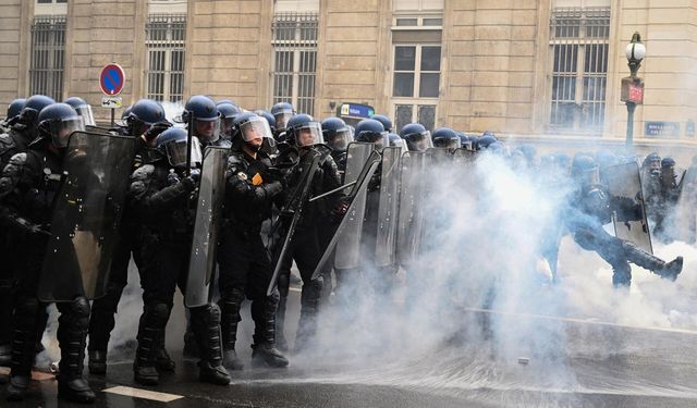 Paris'te 1 Mayıs gösterisinde 57 polis yaralandı