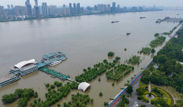 Çin'deki sağanak yağışlarda 240 bin kişi tahliye edildi
