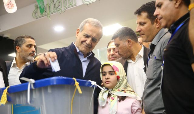 İran'da cumhurbaşkanı seçimi: Pezeşkiyan önde