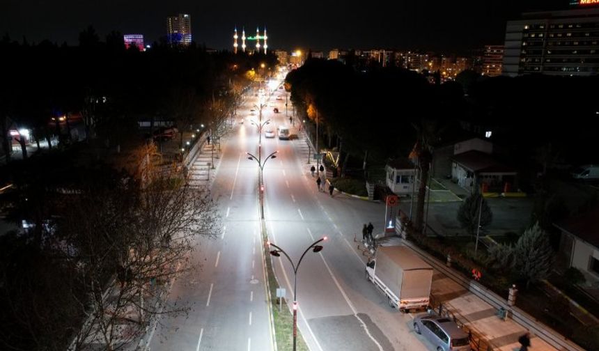 Manisa Büyükşehir'den aydınlatma çalışması