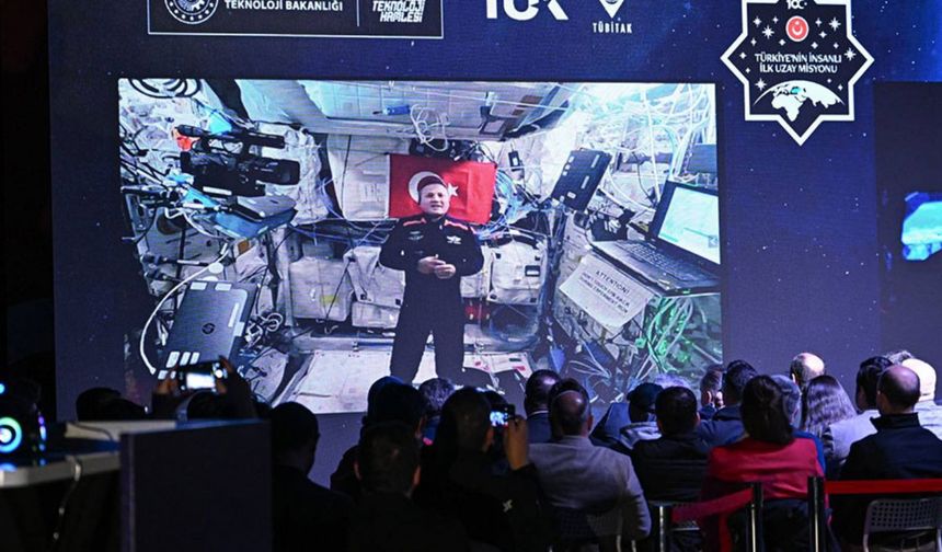 Bakan Kacır, Bursa’dan Türkiye'nin ilk astronotu ile bağlantı kurdu
