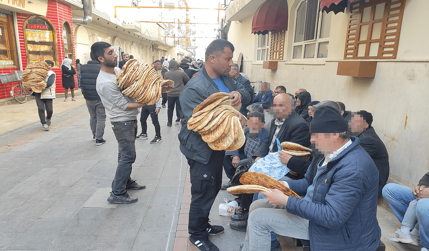 30 Yıldır Ramazan'da ücretsiz ekmek