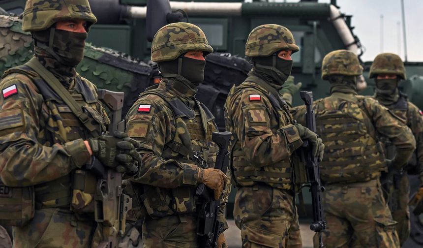 Polonya'da tüm askeri tatbikatlar askıya alındı