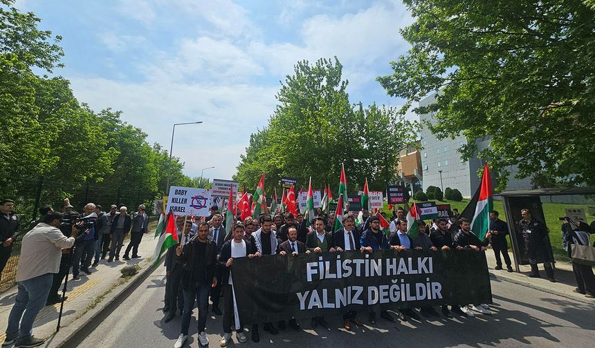 Bursa'da öğrenci ve akademisyenlerden Filistin için ABD'de eylem yapan öğrencilere kitlesel destek